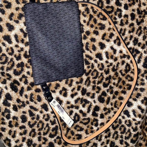 Brand new Michael Kors belt bag - Picture 4 of 4